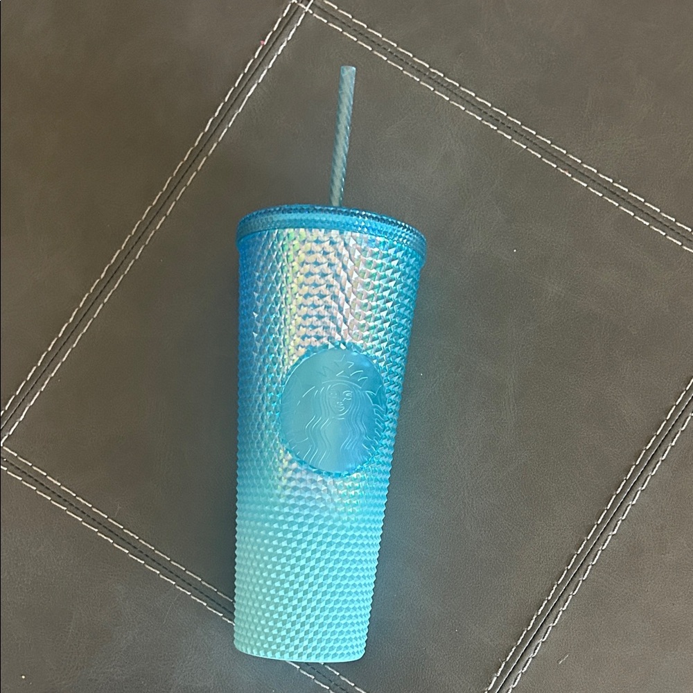 New NWT Starbucks 2023 Gradient Blue Studded Bling Ombre Venti 24oz Tumbler